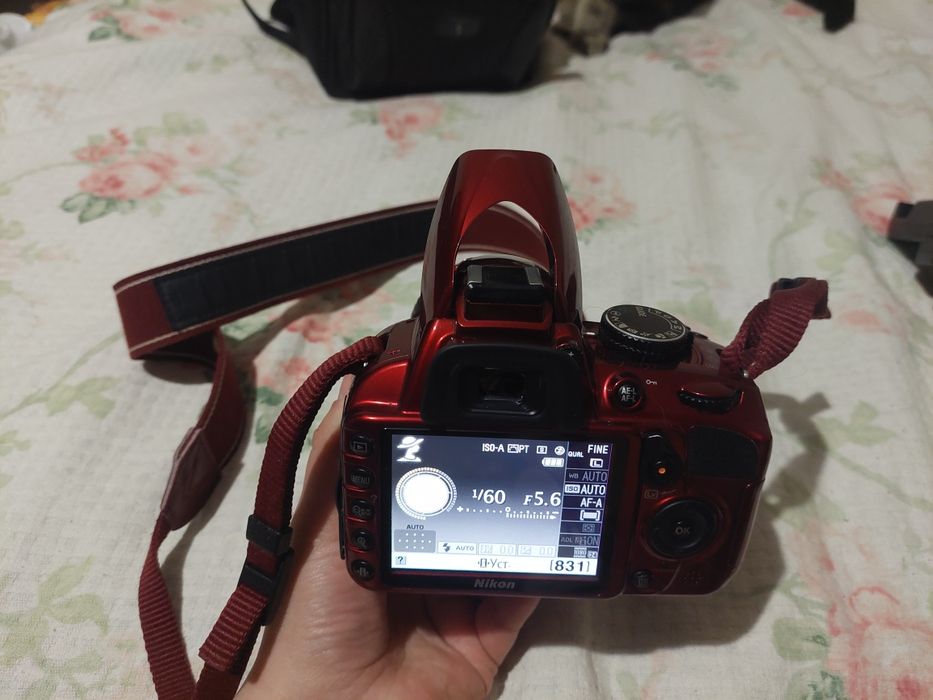 Nikon D3100 AF-S DX NIKKOR 18-55mm f/3,5-5,6G VR — ідеальний стан