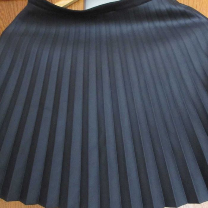 spódniczka czarna pliski dla dziewczynki -dobra na strój galowy