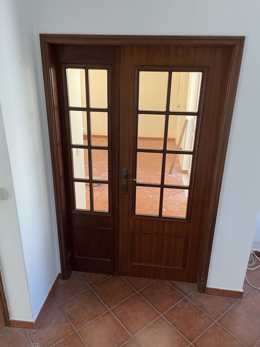 Duas Portas de Madeira