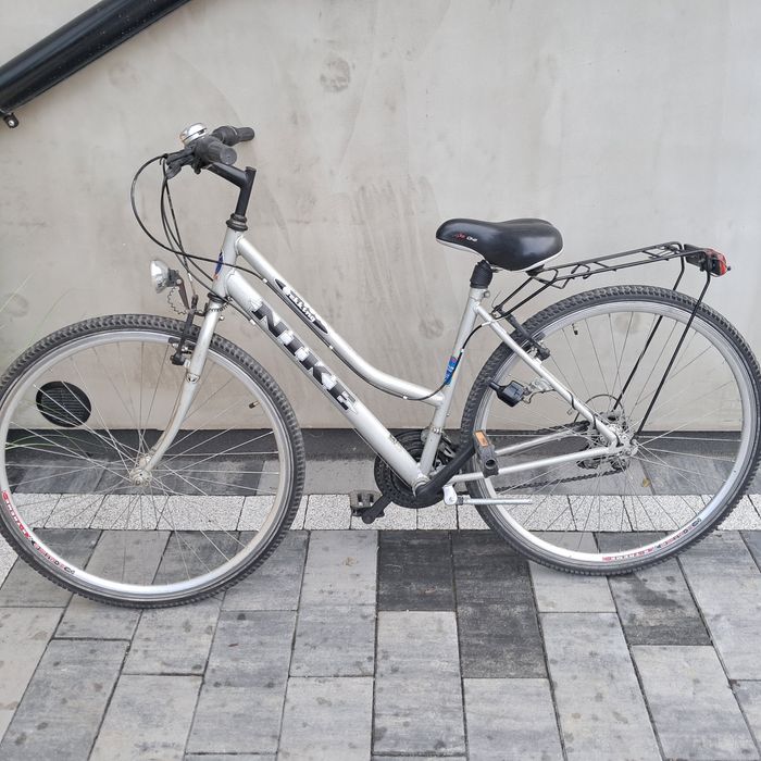 Rower trekingowy Nike 28"