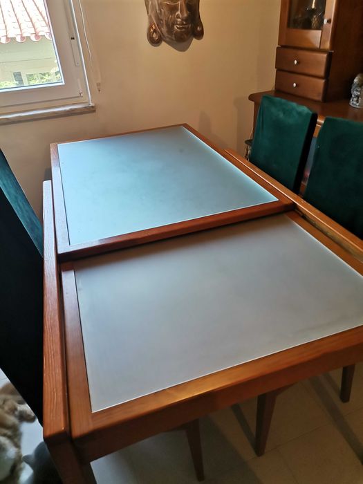 Mesa de sala com 6 cadeira pinho maciço cor mel
