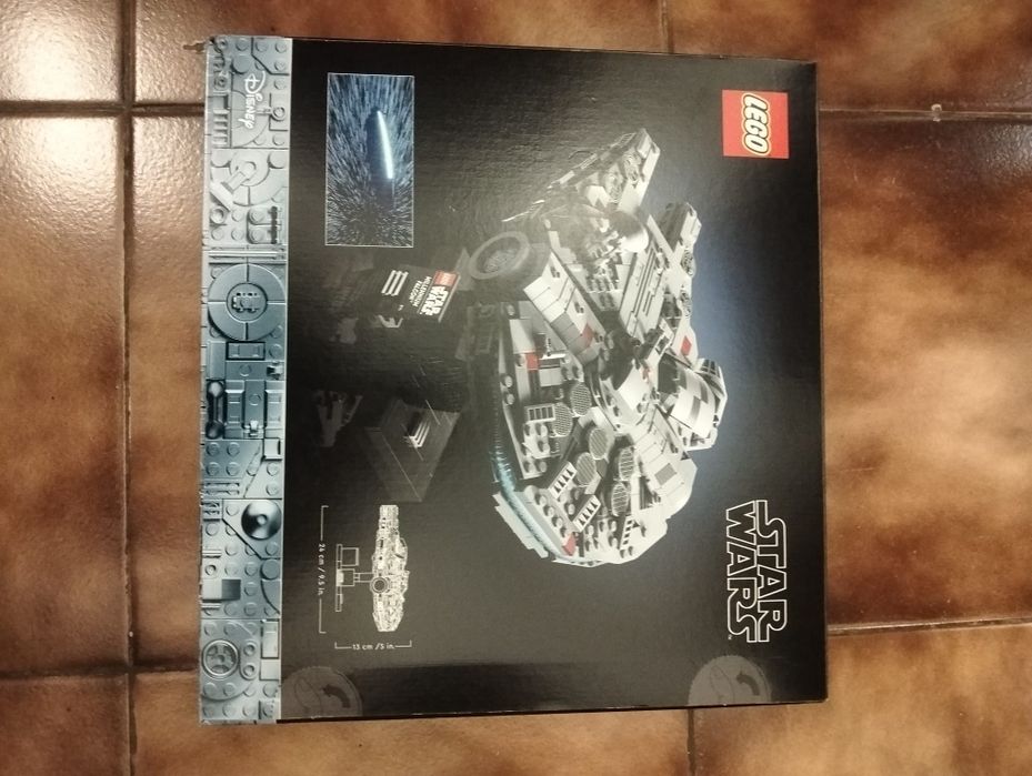 Lego Millennium Falcon e Robot R2 D2 - STAR WARS fechado origem - NOVO