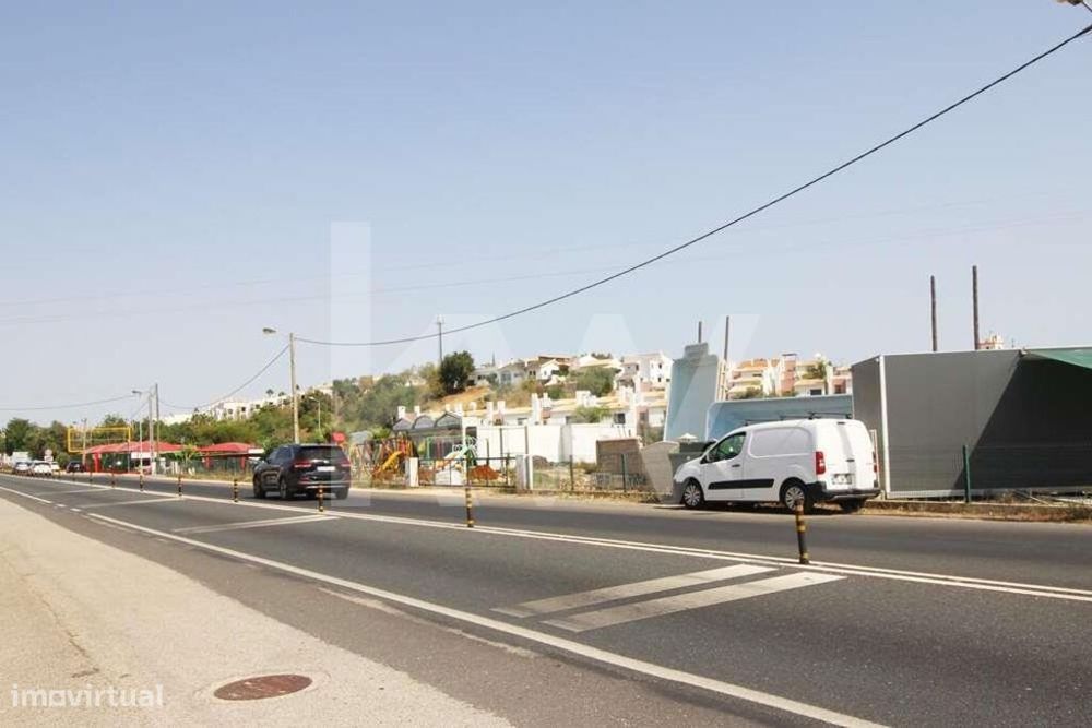 Excelente oportunidade de negócio na EN 125, Guia, Albufeira!