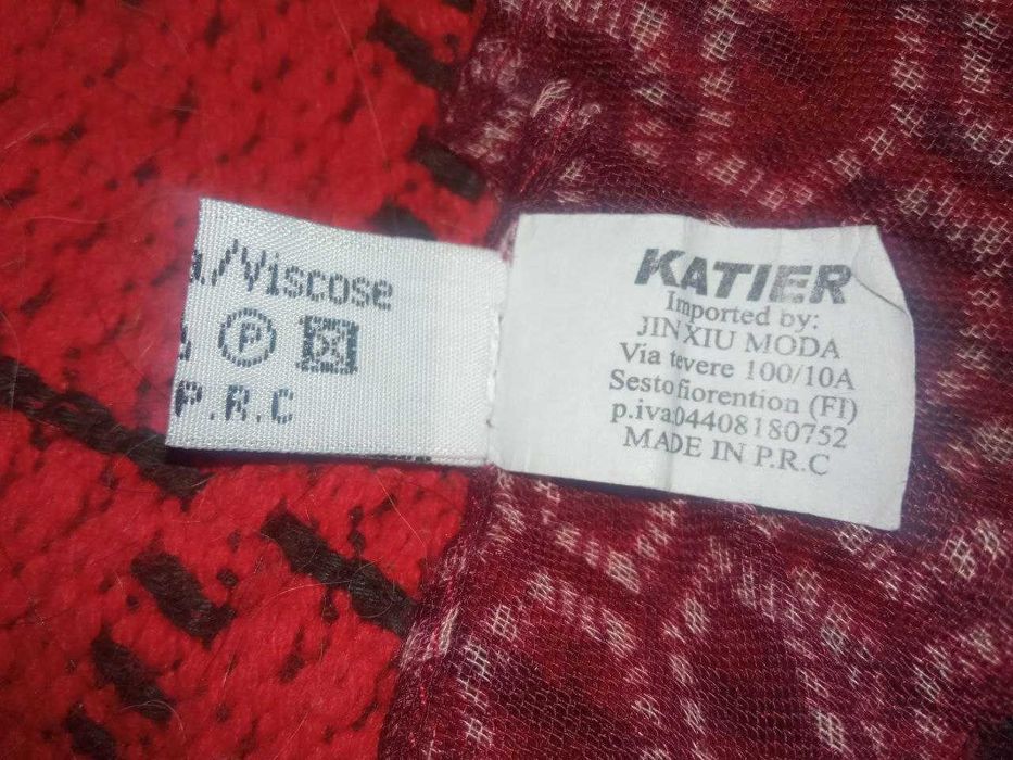 Продаю хустину жіночу в. Катіеr майже нову 1.5м на 90см.