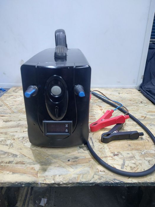 Зарядний пристрій