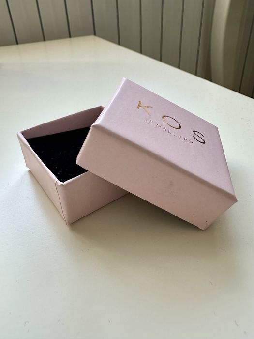 Pudełko pudrowy róż na biżuterię KOS Jewellery