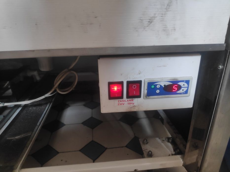 Lodówka, witryna chłodnicza szklana