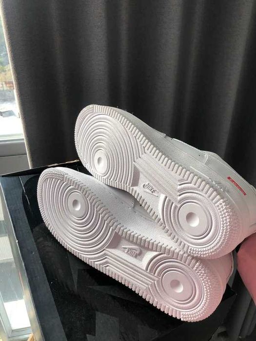 Buty sportowe męskie Nike Air Force 1 07 Supreme białe.40.5