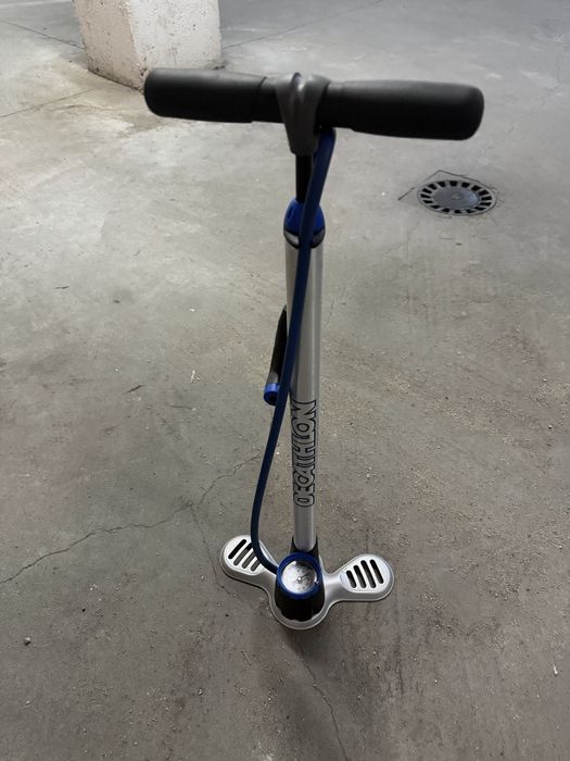 Bomba de pé para bicicleta NOVA