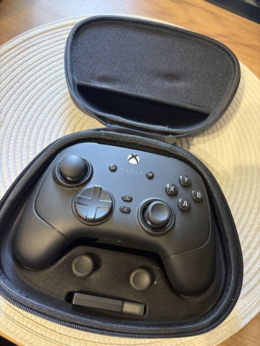Razer Wolverine v3 pro super stan