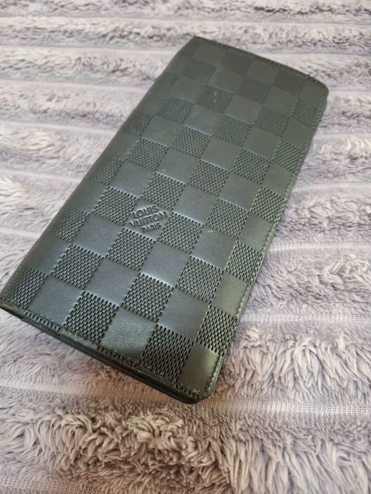 Мужской кошелек Louis Vuitton . Кожа ,состояние идеальное .