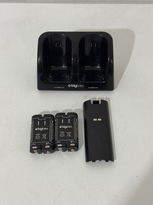 Ładowarka dual Bigben do Wii / Wii U + 2 akumulatory NiMH + pokrywka