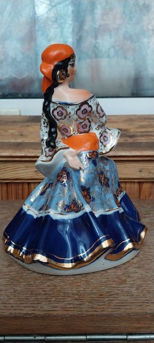 Статуэтка. Цыганка Аза. Трегубова. Коростень.