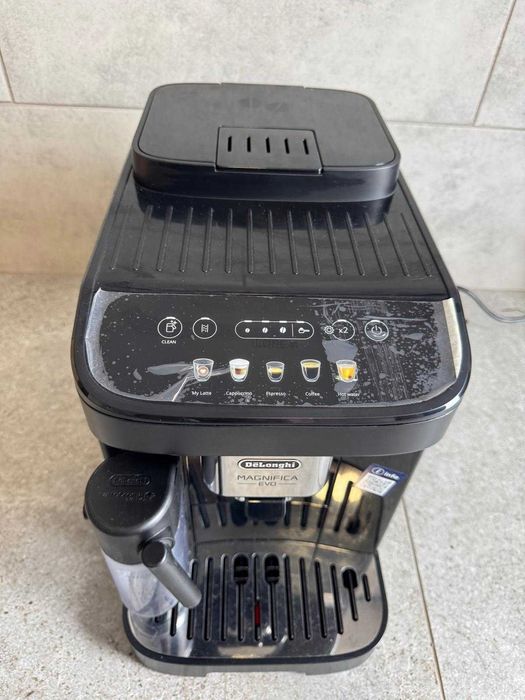 Ekspres ciśnieniowy De'Longhi Magnifica Evo Ecam 292.81.B B