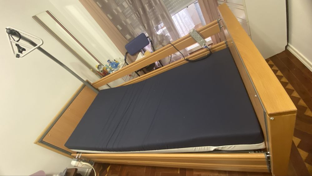 Cama articulada com colchao anti escaras incluido , com comamdo