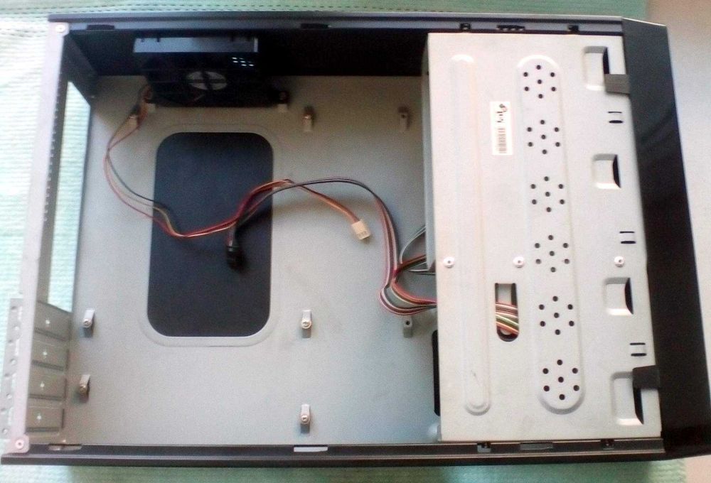 Корпус ITX материнская плата ASRock FM2+ AMD A4-4000 DDR3 2x 4Gb б/у