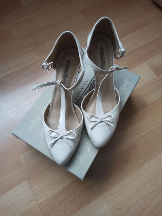 Buty na obcasie roz. 39 Clara Barson