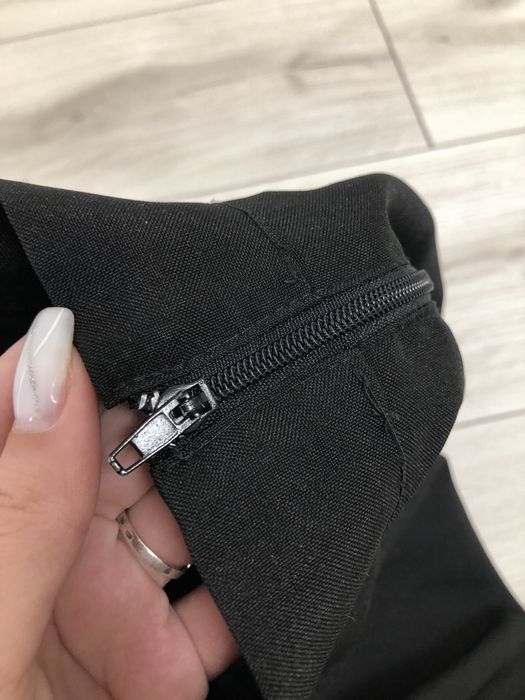 Чорна спідничка