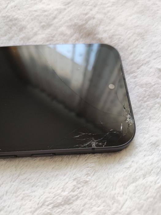 Google Pixel 9a  8/128gb w pełni sprawny rozbita szybka