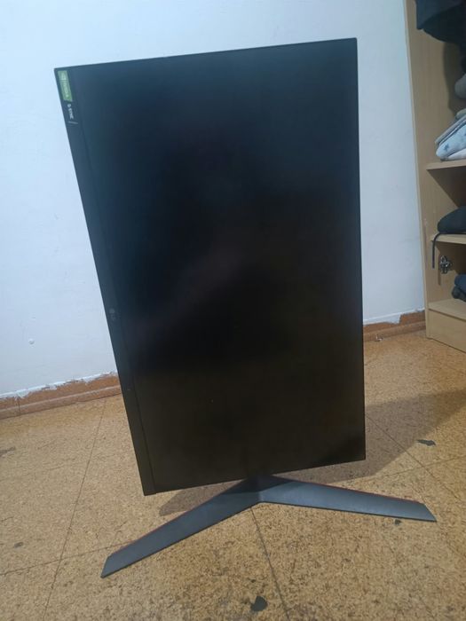monitor gaming lg ultragear (com o ecrã rachado)