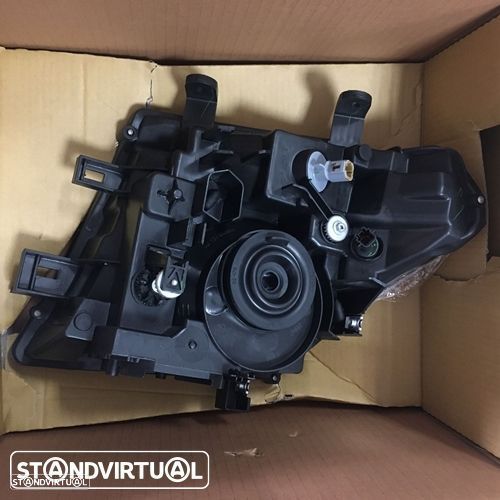 Farol Nissan Navara modelo: 2005 até 2010 novo