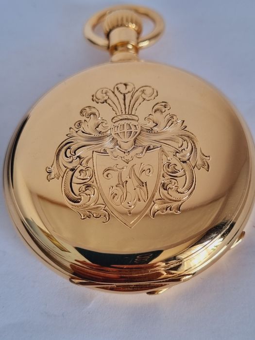 Золотые карманные часы