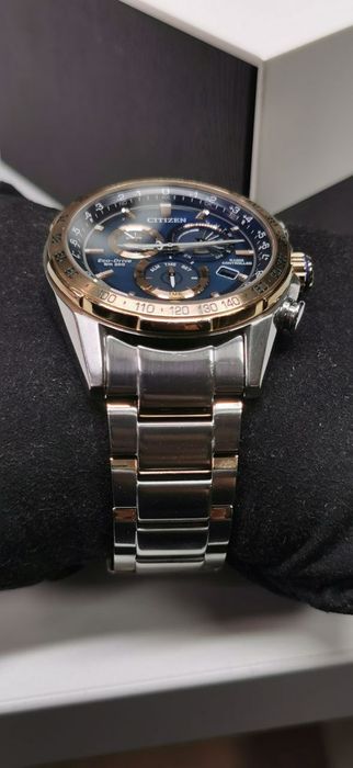 Годинник Citizen CB5916-59L: