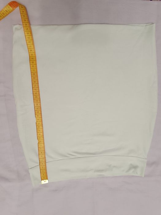 Стильна біла спідниця