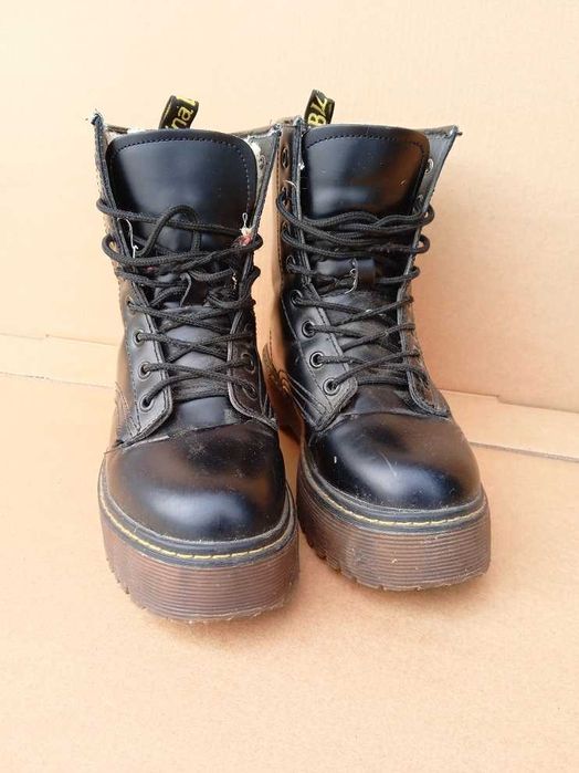 Взуття зимове. Розм. 37.5  Черевики на платформі. Зима.