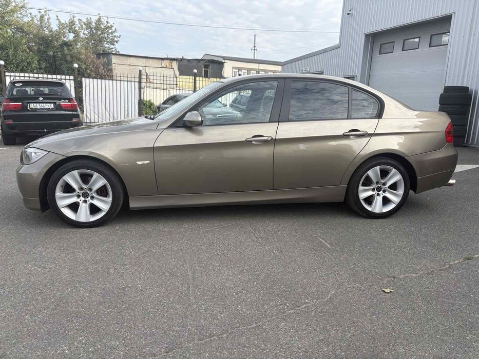 Продам BMW 3 E90