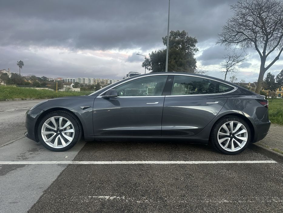 Tesla Model 3 SR Plus
