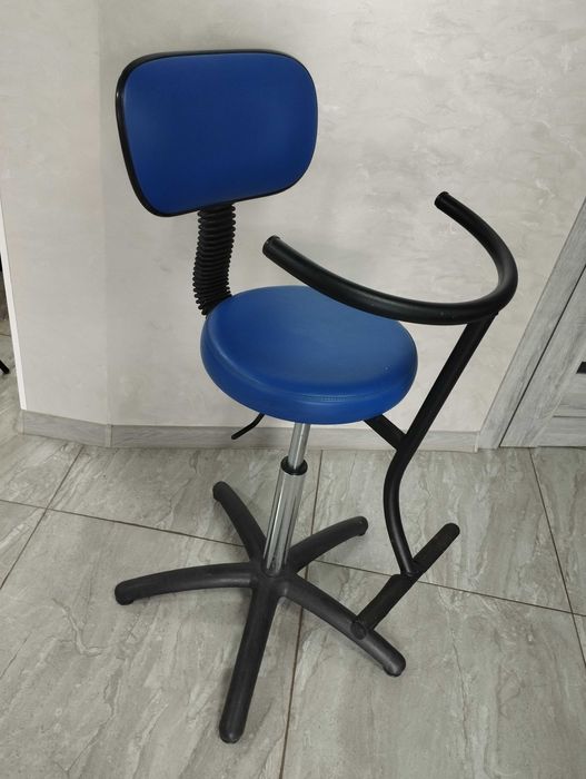 Крісло перукарське дитяче