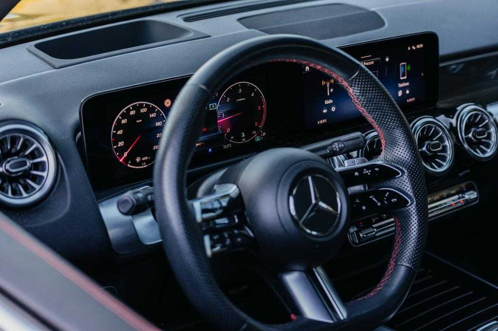 Mercedes-Benz GLB 200 d AMG Line Premium Plus | 2024 | 7 Lugares | Teto Panorâmico | Nacional