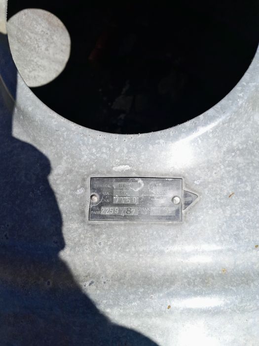 Beczka ocynkowa na wodę.