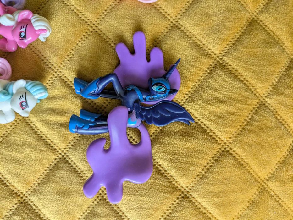 Koniki My Little Pony, w tym unikat Nightmare Moon Luna Hasbro