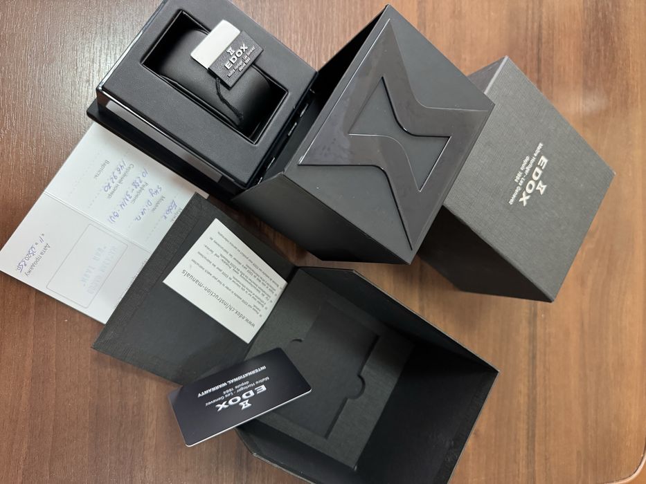 Наручний годинник Edox SkyDiver 70s Chronograph