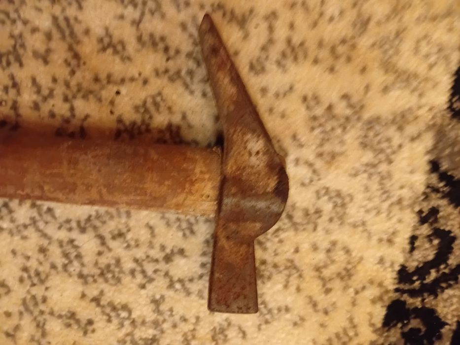 Молоток муляра.молоток-кирка