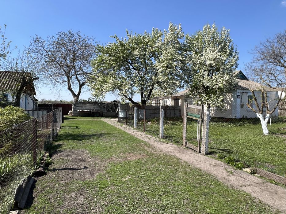 Ексклюзив.Продам хороший  будинок зі зручностями на жилій вулиці Узина