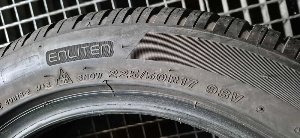 BRIDGESTONE BLIZZAK 6   225/50R17   8mm.  2025r.