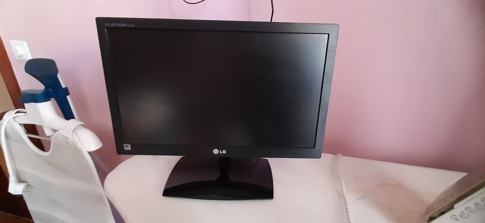 Монитор  LG  FLATRON E1951