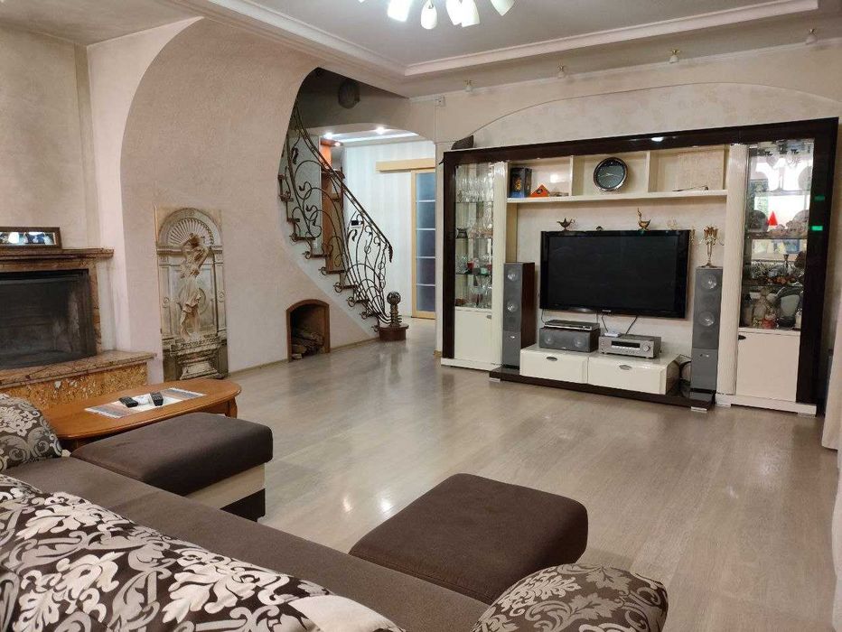 Будинок в центрі м. Полтава. Елітна нерухомість.