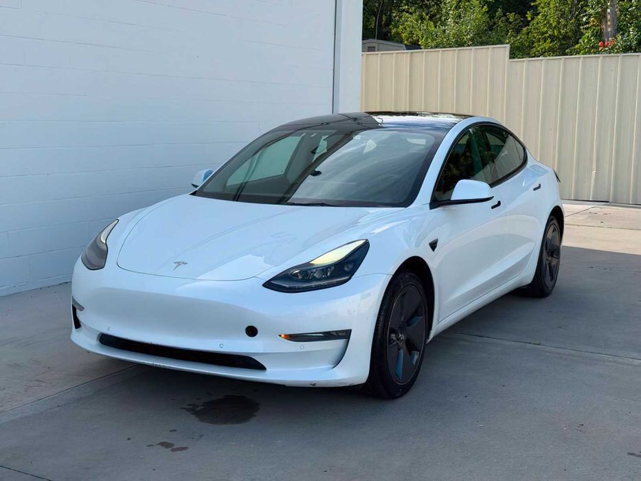 Tesla Model 3 Long Range      2022