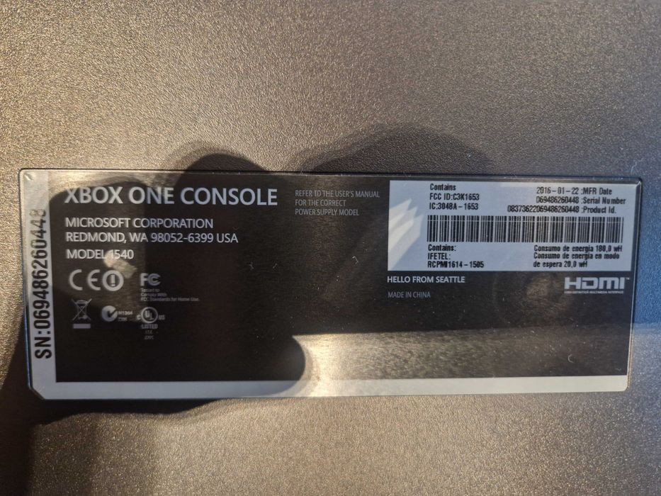 Xbox One 500 GB + Kinect + 3 pady + 2 gry – sprawny zestaw