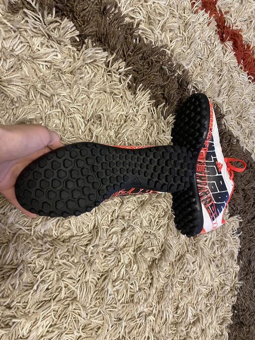 Сороконіжки адідас колоборація з месі