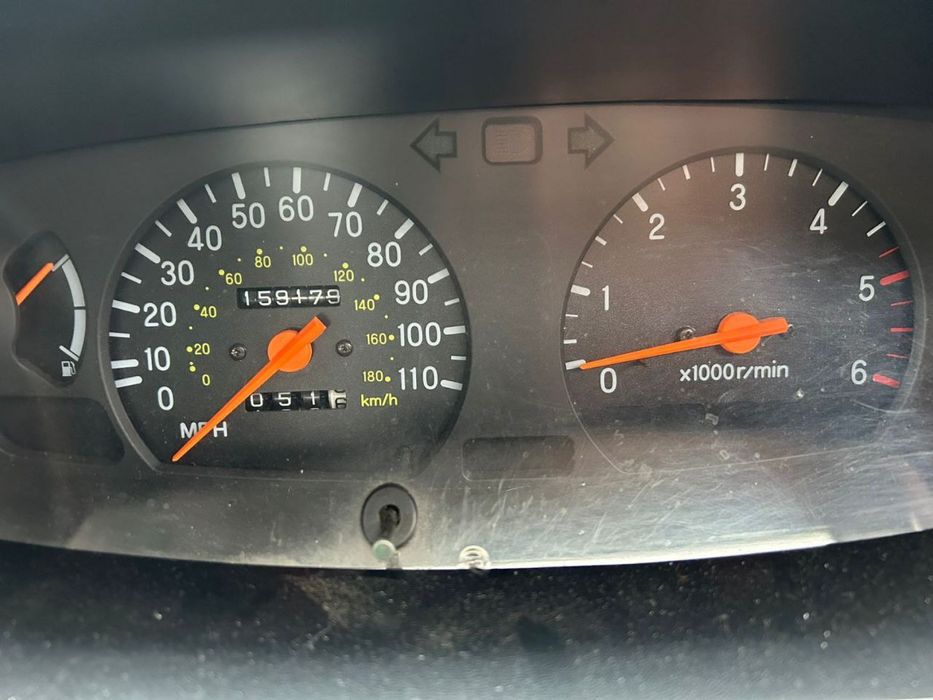 Мітсубісі L200 пікап; 2,5л дизель; 2002 року; повний привід.