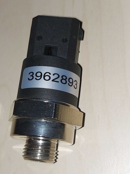 Engine Oil Pressure Sensor and Transmitter 3962.89364575235975554121