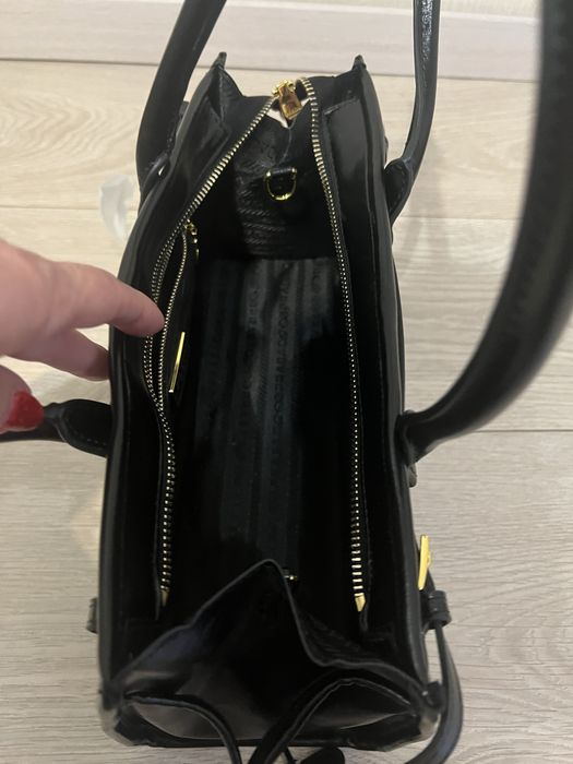 Продам сумку кожанную Prada