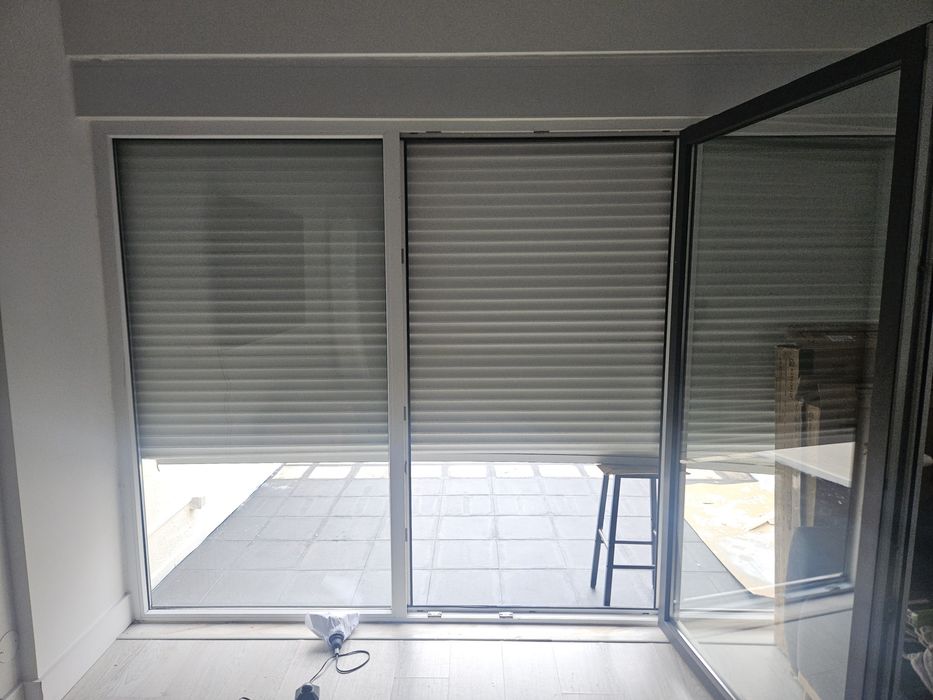 Estore em PVC com 216cm x 320cm (total 7m²)