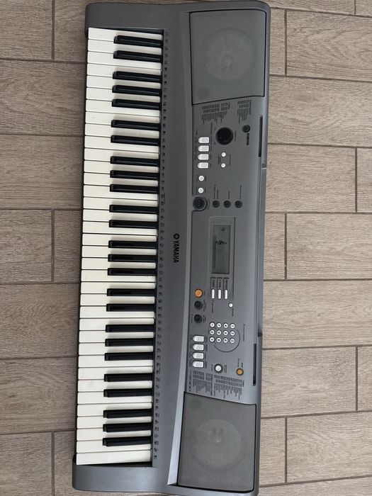 Сінтезатор Yamaha PSR-R300