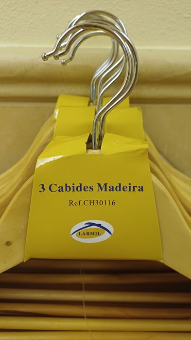 Conjunto 9 cabides madeira novos